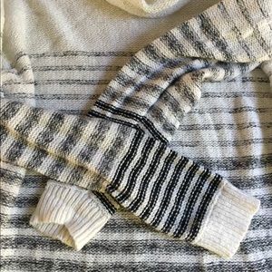 Cozy Old Navy cowl neck sweater - L
